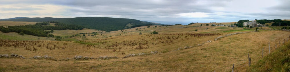 1-aubrac-village-opp-nord-aveyron-esprit-02-août-2006-3