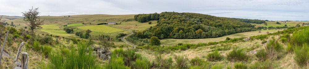 25-C10--Borie-Neuve-–-Lacalm-–-Argences-en-Aubrac-DSC_2020-Panorama-25-septembre-2024