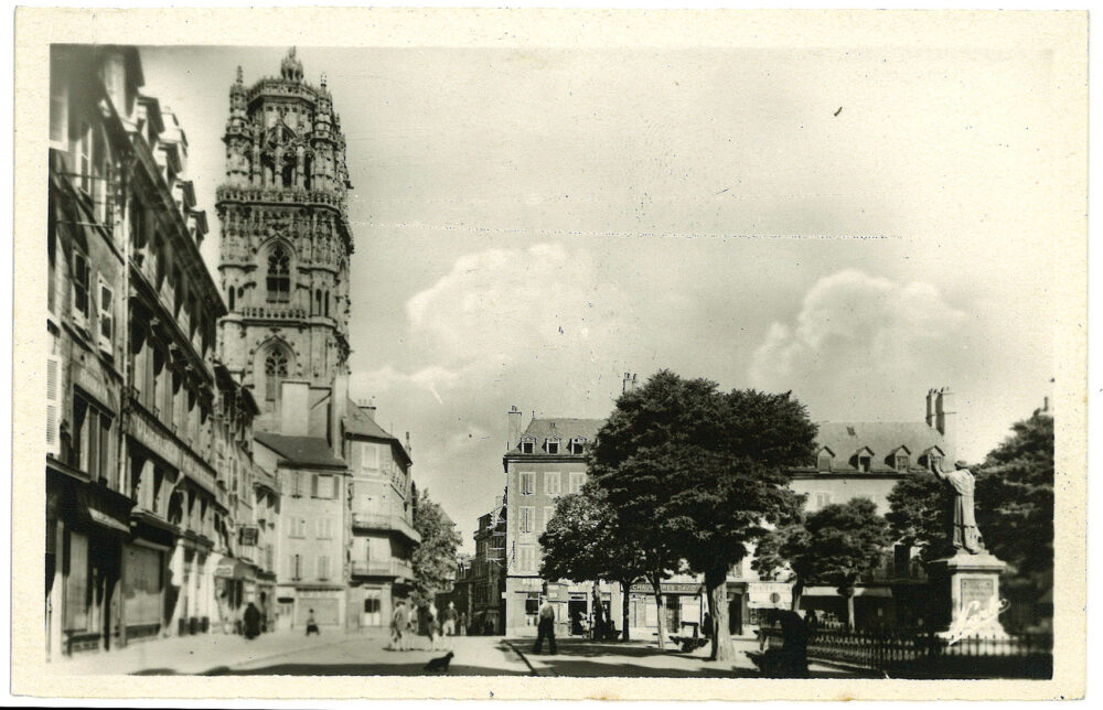 Carte postale de la place de la Cité à Rodez - Vers 1920 - Editions Narbo Toulouse.