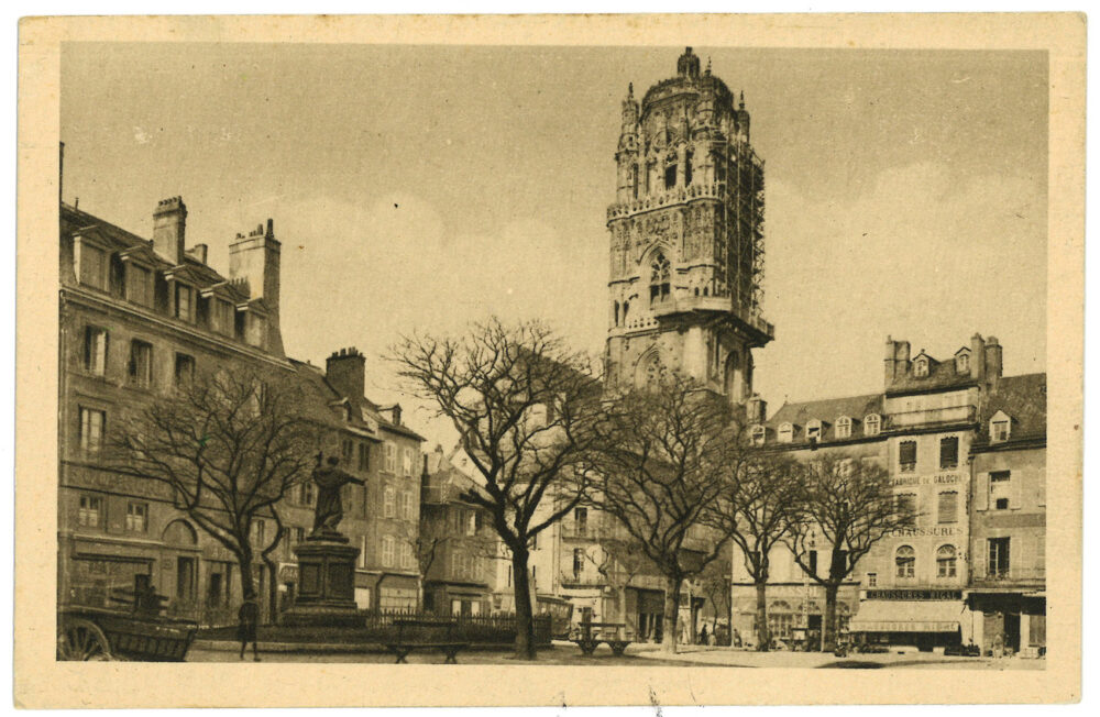 Carte postale de la place de la Cité à Rodez - Vers 1910 - Imprimerie P. Carrière, Rodez.