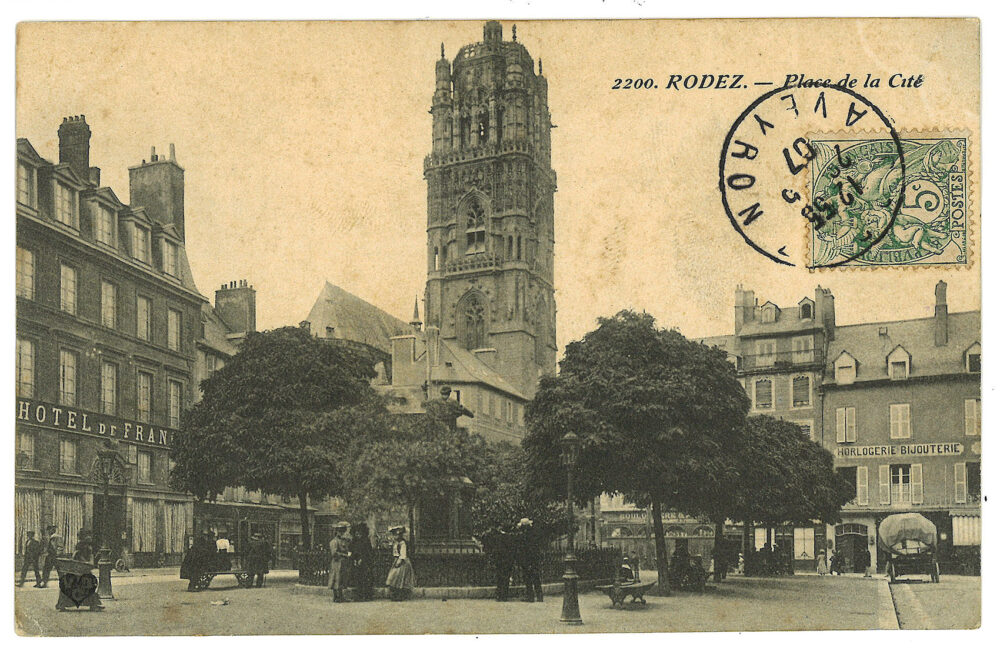 Carte postale de la place de la Cité à Rodez - Vers 1900 - Phototypie, a La Havane, Clermont.